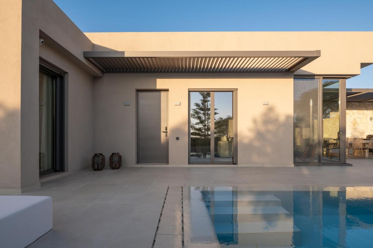 Athina Luxury Villa, With Pool & Walk To The Beach, By Thinkvilla Chania  Exterior foto