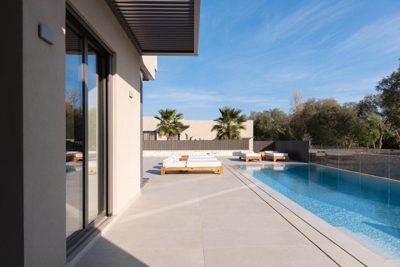 Athina Luxury Villa, With Pool & Walk To The Beach, By Thinkvilla Chania  Exterior foto